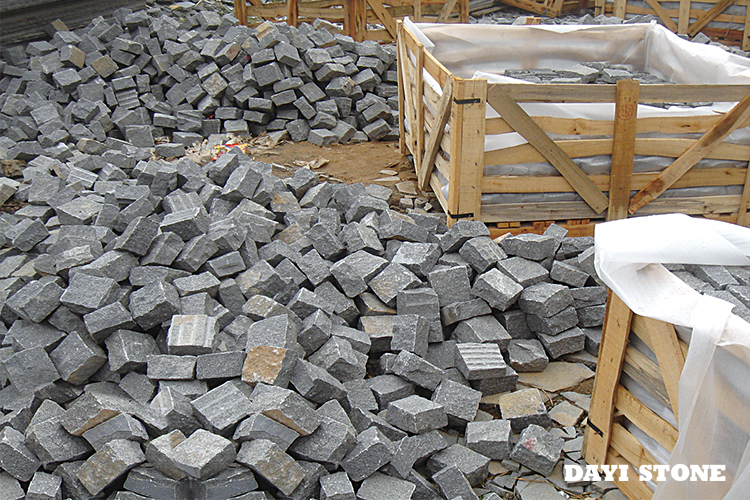 Cubes Dark Grey Grantie G654 All sides naturl split - Dayi Stone Cubes Dark Grey Grantie G654 All sides naturl split - Dayi Stone